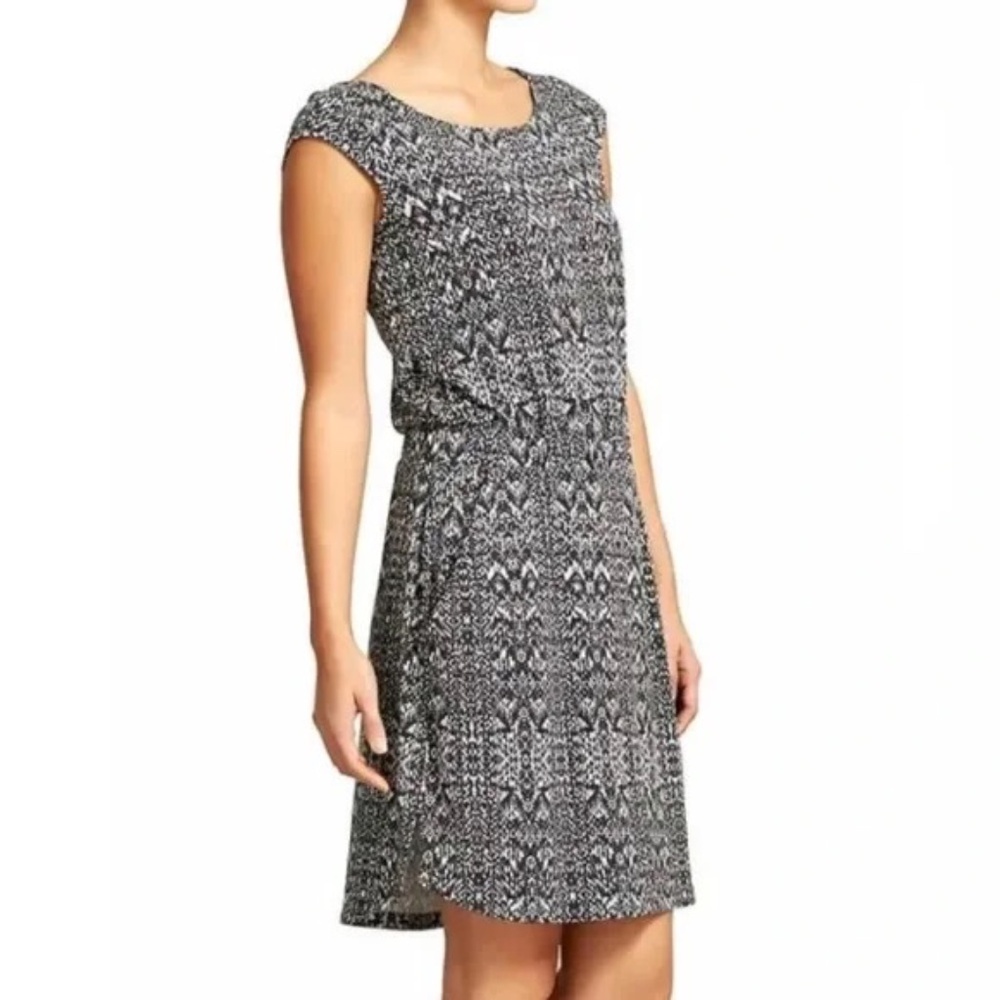 Athleta Dress Black & White Redondo Tribal Print Ikat Athleisure Dress Sz Small